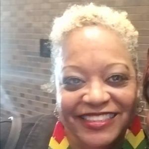 Meet your Posher, Elizabeth